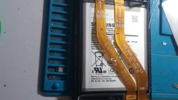 LCD juga bisa rusak karena terkena hujan