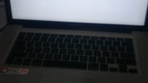 MACBOOK STAG DI LOGO