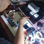 Ganti Baterai Handphone Yang Melembung