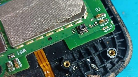 Tombol Power Error Karena Korosi
