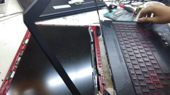 Proses Repair Laptop Yang Jatuh