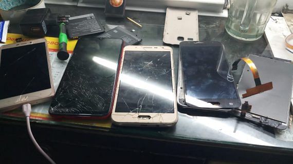 Menerima Service Handphone Segala Kondisi
